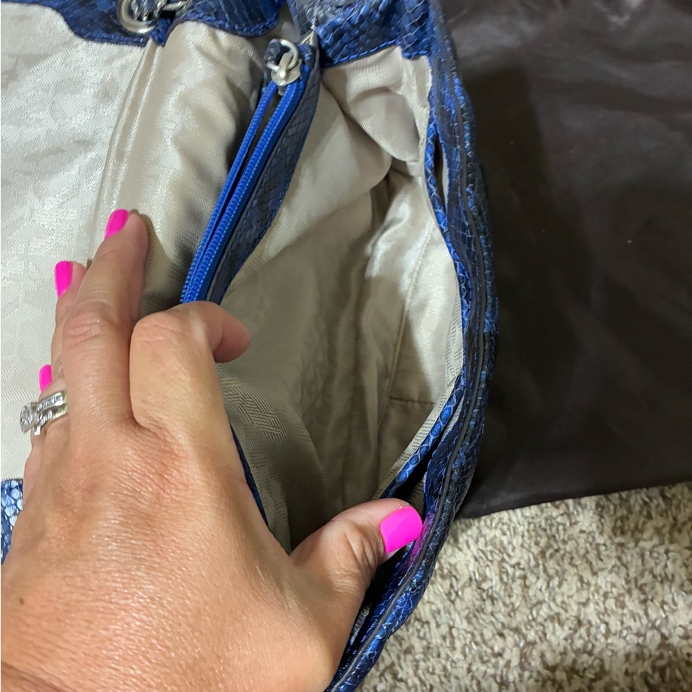 Authentic Michael Kors Shoulder Bag With Gold Har… - image 3